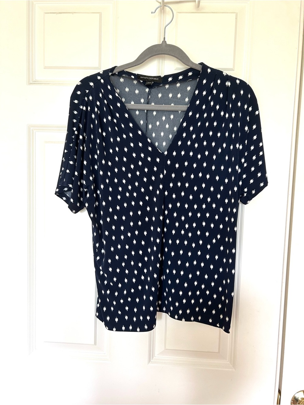 Banana Republic Navy V-Neck Short Sleeve Top with White Dot Motif